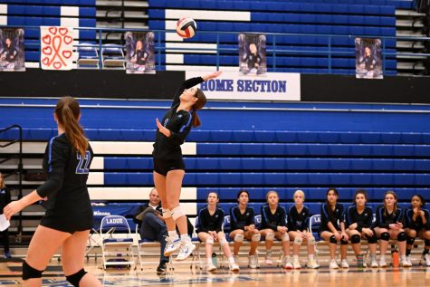 The Ladue girls volleyball team defeated McCluer 3-0 in the quarterfinals of the Class 4 District 3 tournament at home Thursday, Oct. 20, 2022. The win advanced the team to the district semifinals against Incarnate Word Academy played on October 22 where Ladue lost 0-3.  “It was a good win for our team, nice job getting out of the first round of districts, Head coach Chris Geisz said. They [McCluer] jumped on us early and brought some good energy, and we had to match that so we were caught off guard a little bit, but we were able to recover and played like we should have played and we were able to bring it home.”