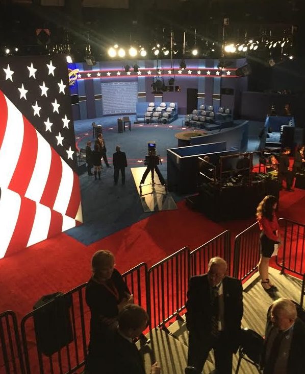 Moments+before+the+debate%2C+the+media+prepares+for+their+broadcast+of+the+2nd+presidential+debate