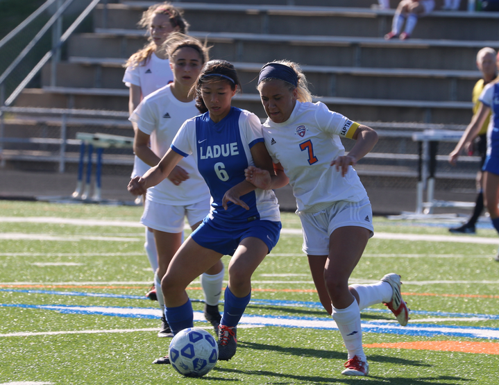 Junior midfielder Anna Zheng tries to gain possession of the ball off a Clayton player. Ladue won the game 4-1, with goals from junior Elise Naunheim and sophomores Maddie Milton and Hope Shimony.