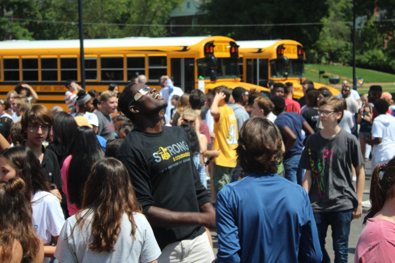 Photo Gallery: Ladue Students Watch Eclipse