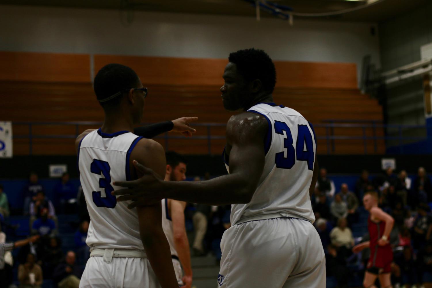 Boys varsity basketball plays Parkway South 1/4