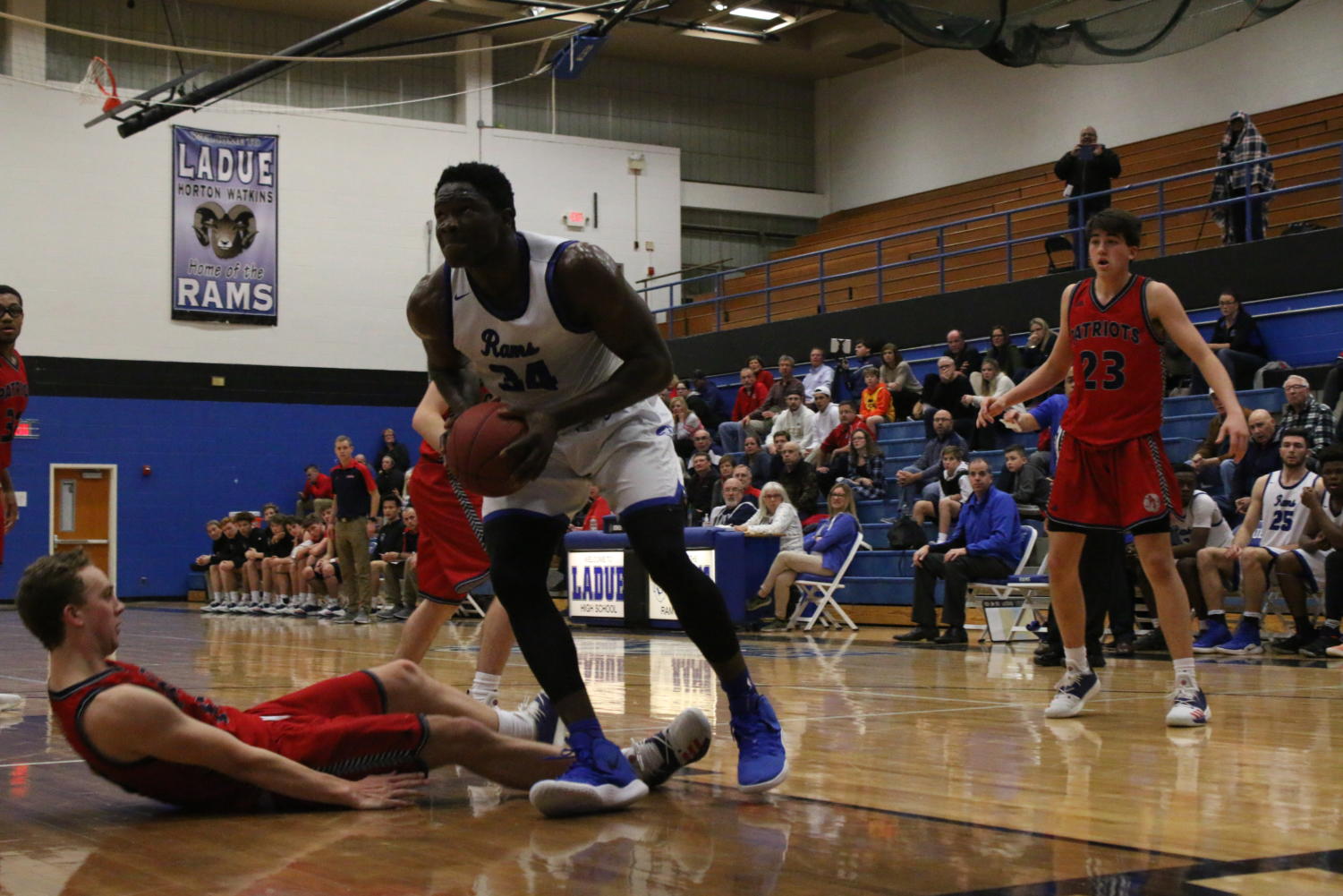 Boys varsity basketball plays Parkway South 1/4