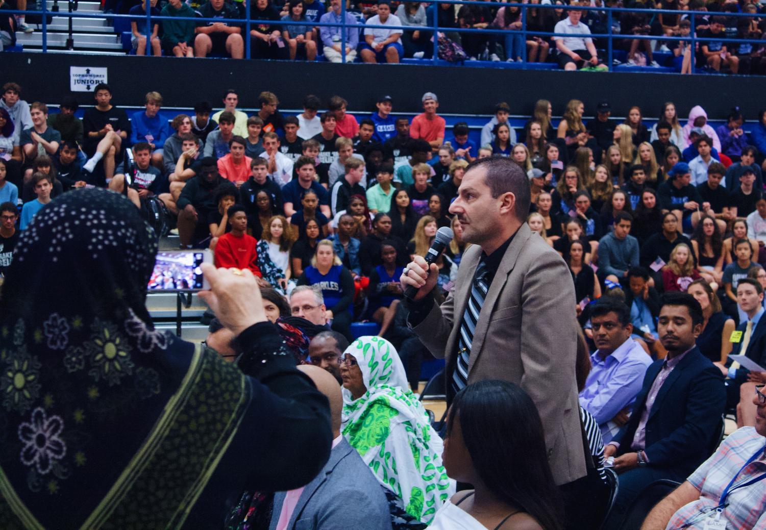 Ladue High School Hosts Naturalization Ceremony