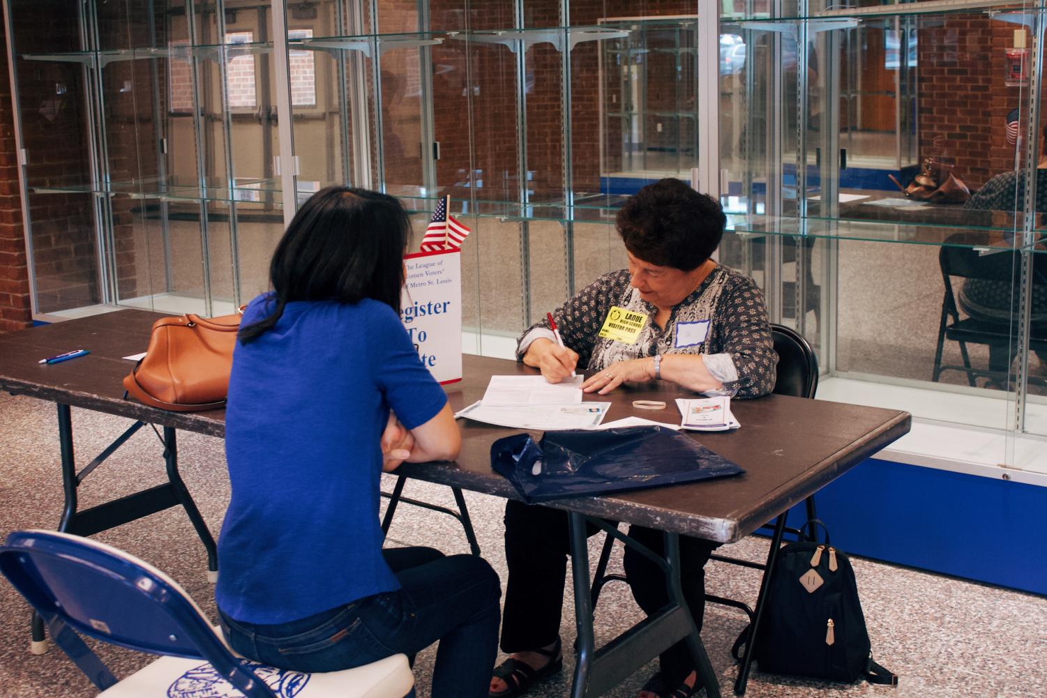 Ladue High School Hosts Naturalization Ceremony