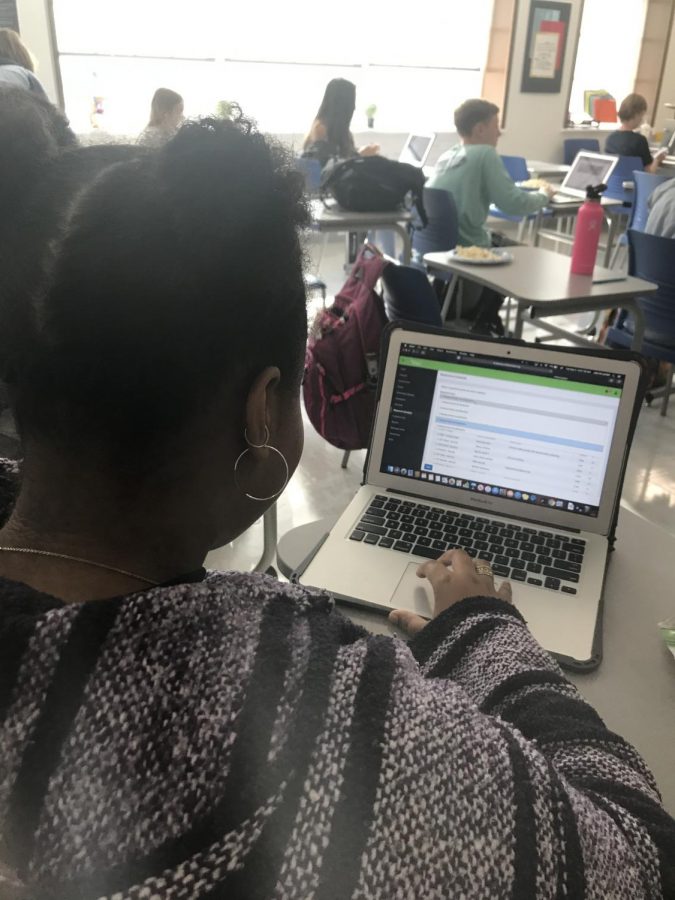 Sophomore Jaelyn Lever opens up responsive scheduling in infinite campus. She has chosen her classes for the next seminar, but logged on to confirm. I like seminar because it allows me to finish my work ahead of time, Lever said. Seminar helps contribute to less stress. 