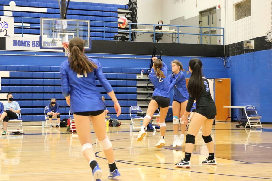 Ladue+Junior+Varsity+Volleyball+Team+competes+at+home.