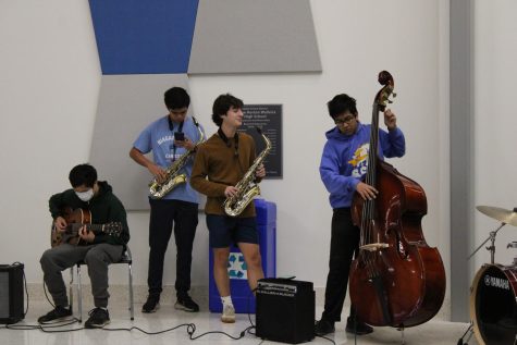 On Thursday, November 3rd, Lehdes Nights performed at 7 am for students as they walked into school.